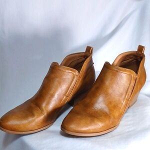 CUPID LADIES ANKLE BOOTS SIZE 9 IN A BEAUTIFUL LIGHT BROWN